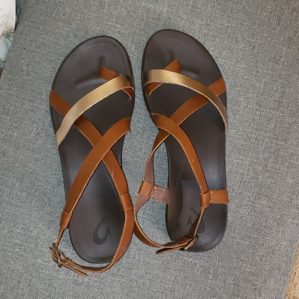 OluKai Upena Tan & Gold Sandal